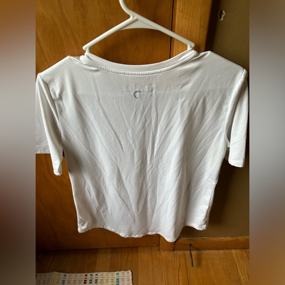 White Go To Pocket V Zyia tshirt. Small - Picture 3 of 3